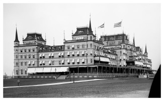 Oriental Hotel, Manhattan Beach, Brooklyn, N.Y. c1903. Detroit Publishing Co. (Publisher). Library of Congress, Prints & Photographs Online Catalog.
