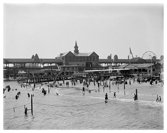 Beachgoers at Coney Island. c1898. Robert Bracklow (Photographer). New York Historical Society via Digital Culture of Metropolitan New York.