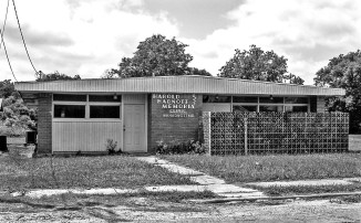 Dr. William H. Hadnott, Jr. Clinic, 1960. 1306 Duncan Street, Bay City, TX. Courtesy of Gerald Moorhead, FAIA, photographer.