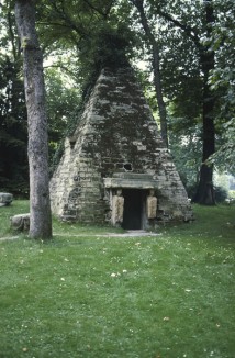Le Pyramide, Parc Monceau