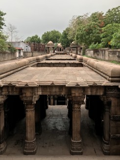 Exterior view of the Bai Harir vaav, a stepwell popular with tourists and well-known to locals. Its original structure as well as its adjoining mosque and tomb remain intact.