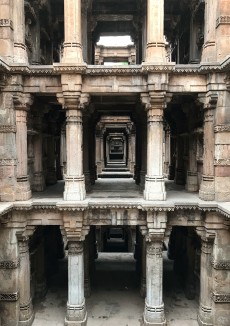 Tiered, pillared galleries descend deep into the Bai Harir vaav. Its stonework bears the patina of time and remains mostly unaltered.