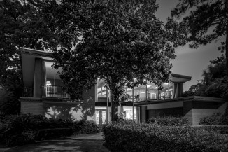 Chase Residence, north elevation, 2019. Houston, TX. Courtesy of Hester + Hardaway, photographer. 