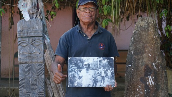 Félix Poacoudou holding a picture of Eloi Machoro - Nov 2019