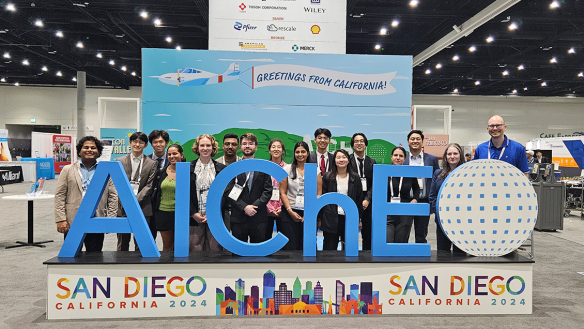 Chemical engineering faculty and students at the AIChE conference