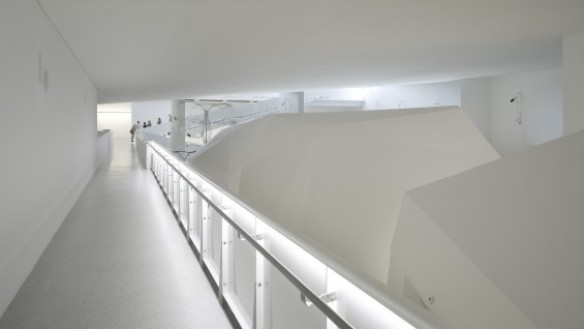 Steven Holl Architects--Cité de l'Océan et du Surf, 2011, gallery interior | photo: Roland Halbe